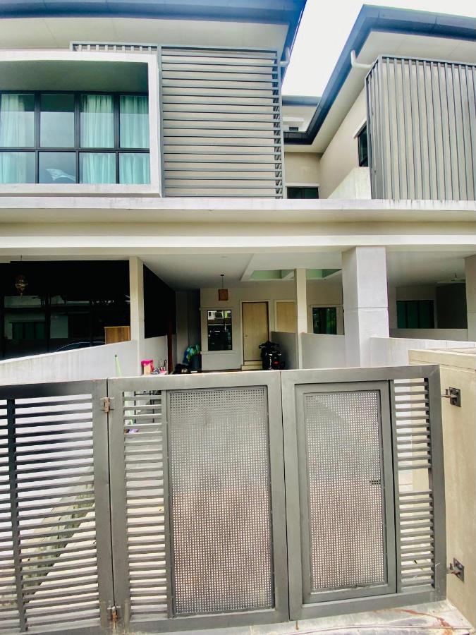 Faizal Madhi Homestay كوشنج المظهر الخارجي الصورة